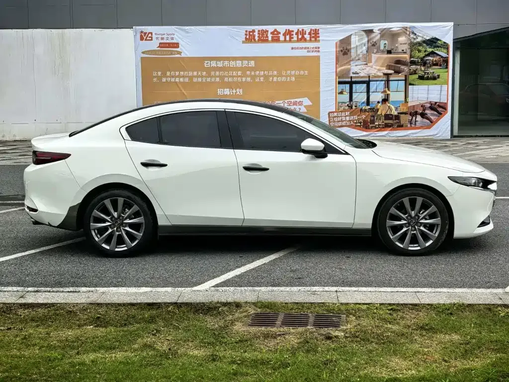 Mazda 3 Axela — фото 9