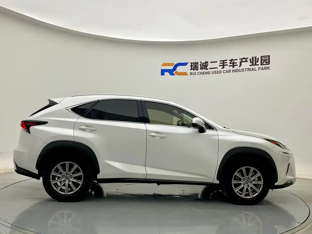 Lexus NX — фото 4