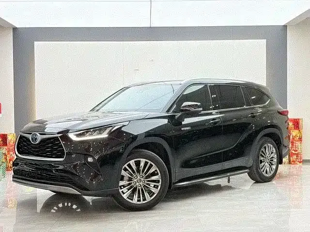 Toyota Highlander — фото 1