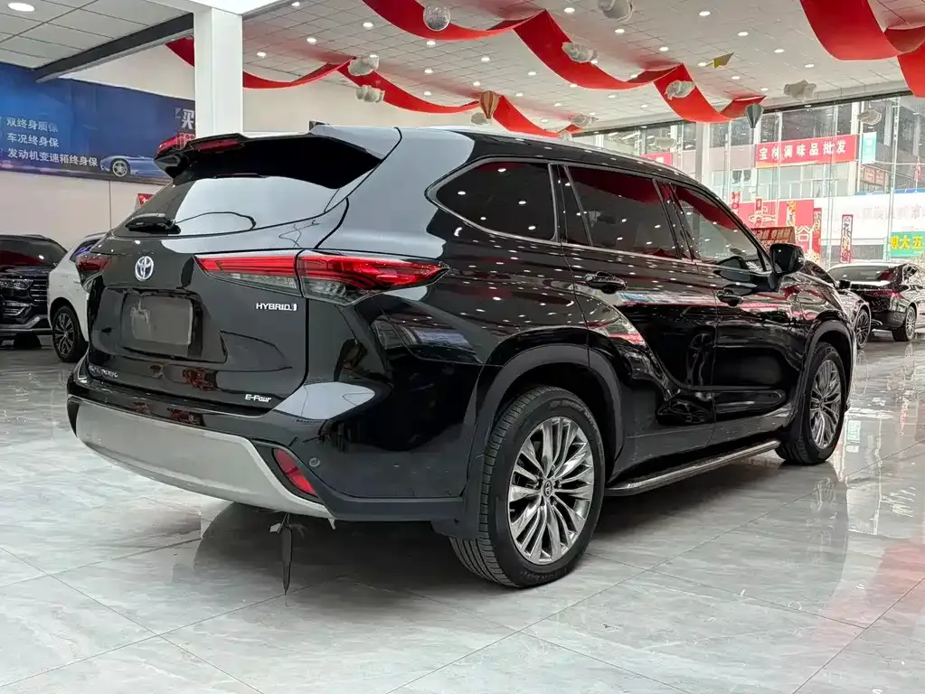 Toyota Highlander — фото 10