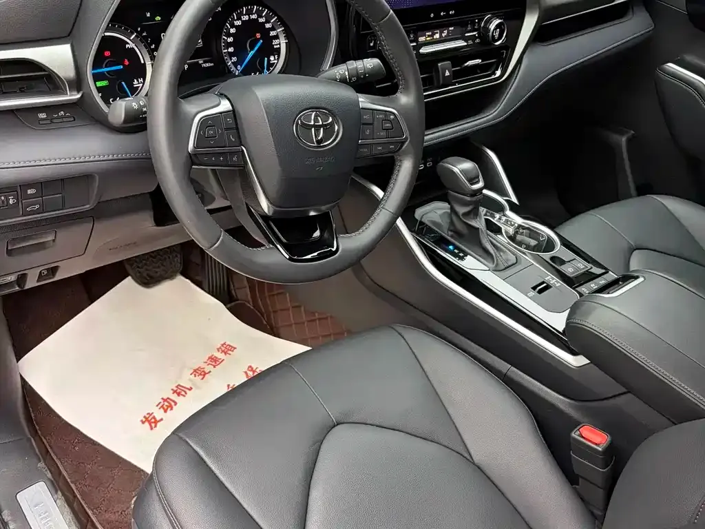 Toyota Highlander — фото 2