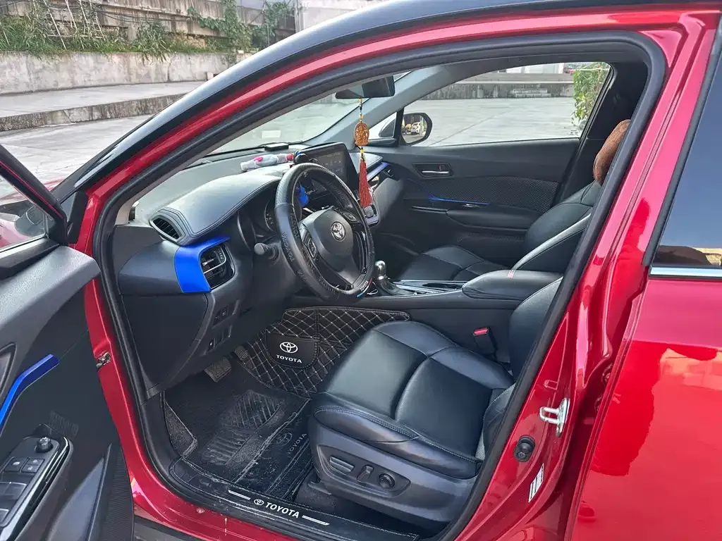 Toyota C-HR — фото 2