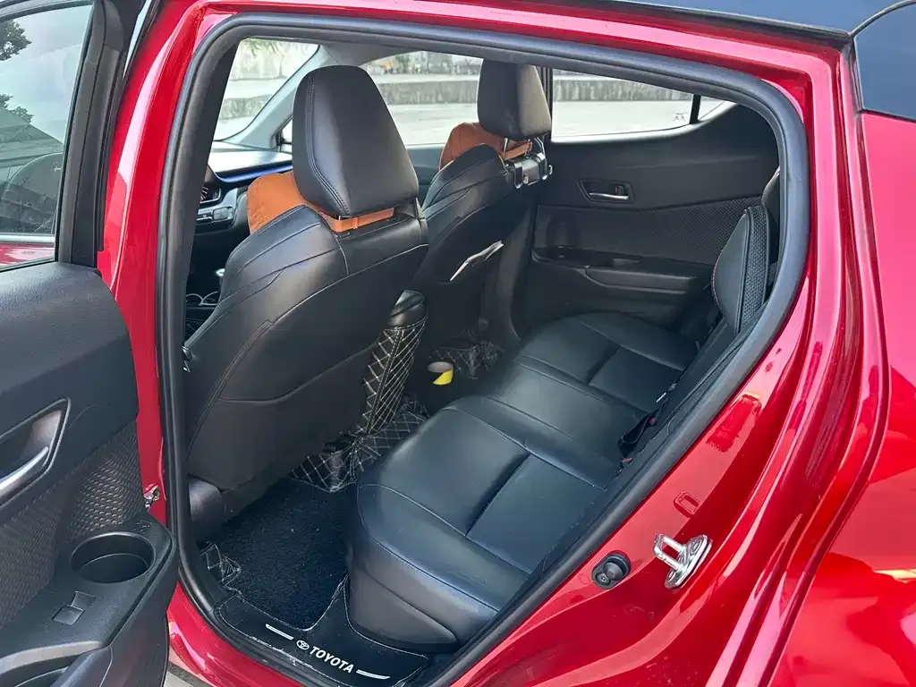 Toyota C-HR — фото 3