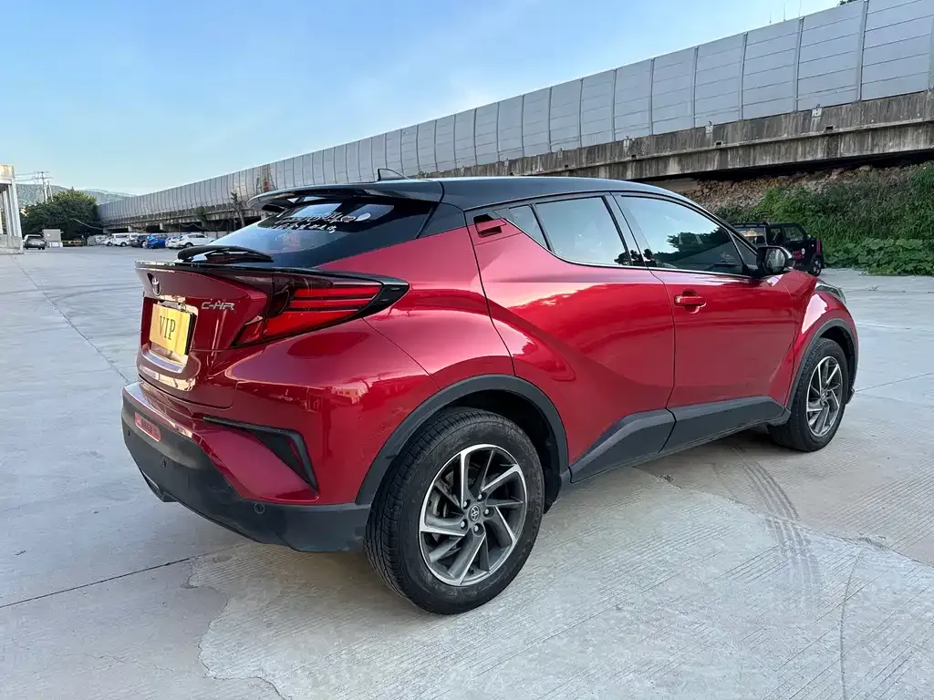 Toyota C-HR — фото 9