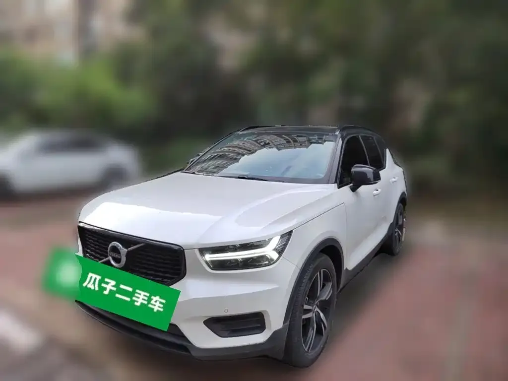 Volvo XC40 — фото 3
