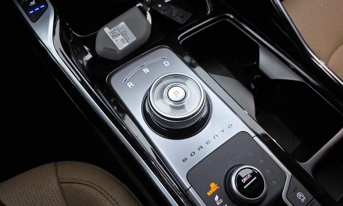 Kia Sorento — фото 9