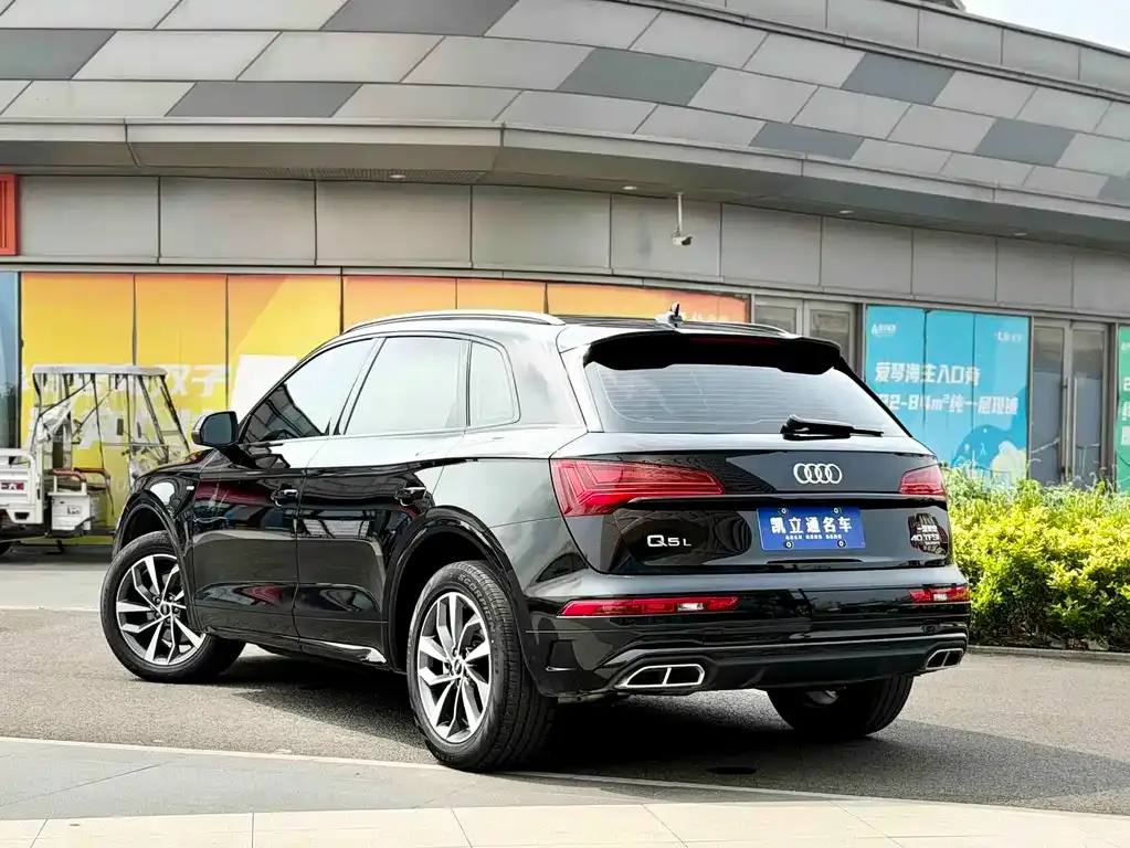 Audi Q5L — фото 7