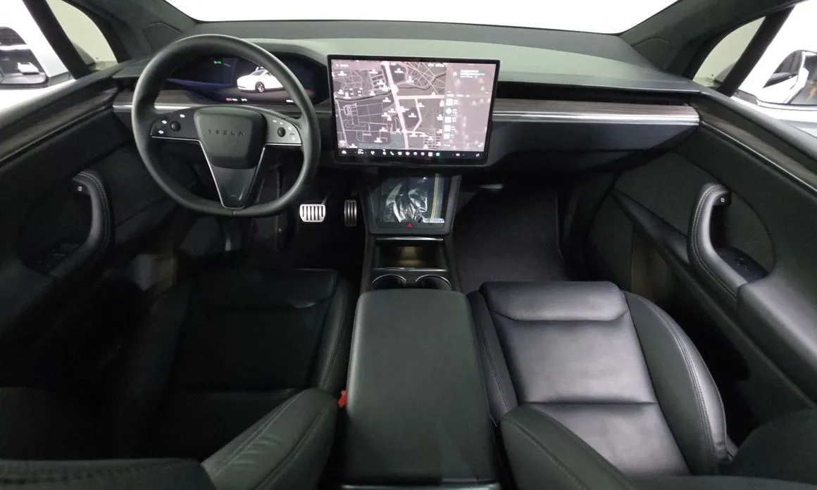 Tesla Model X 2023 из KR, фото 2