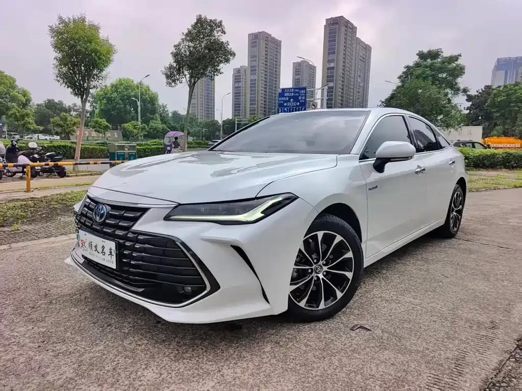 Toyota Avalon — фото 1