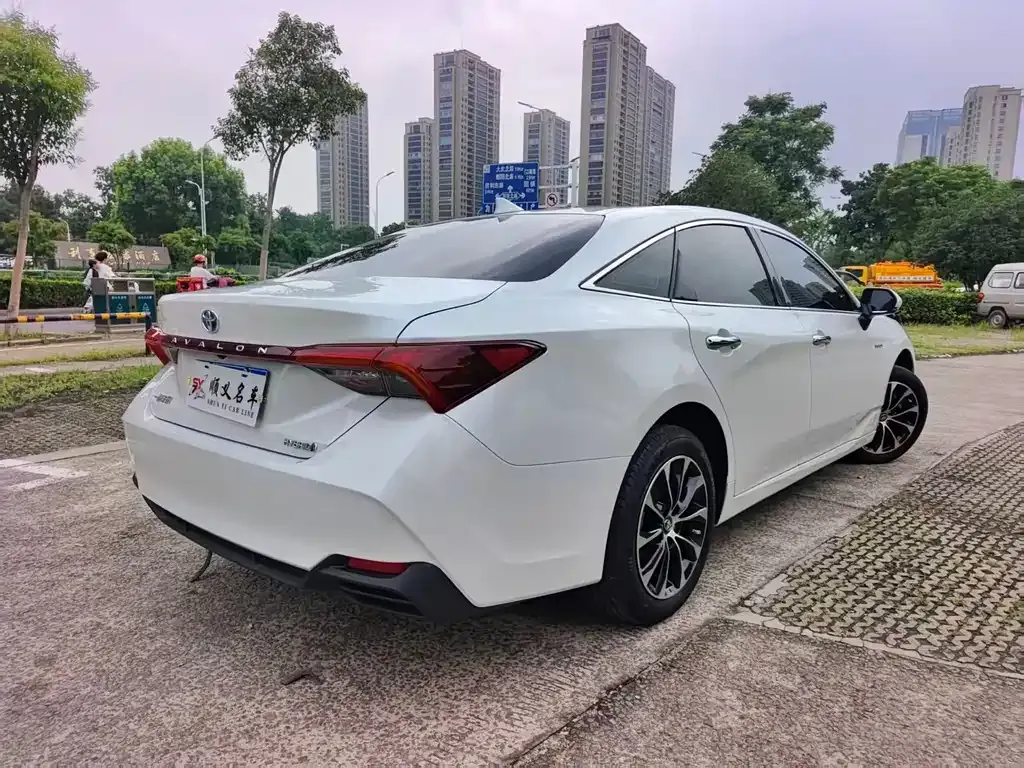 Toyota Avalon — фото 10