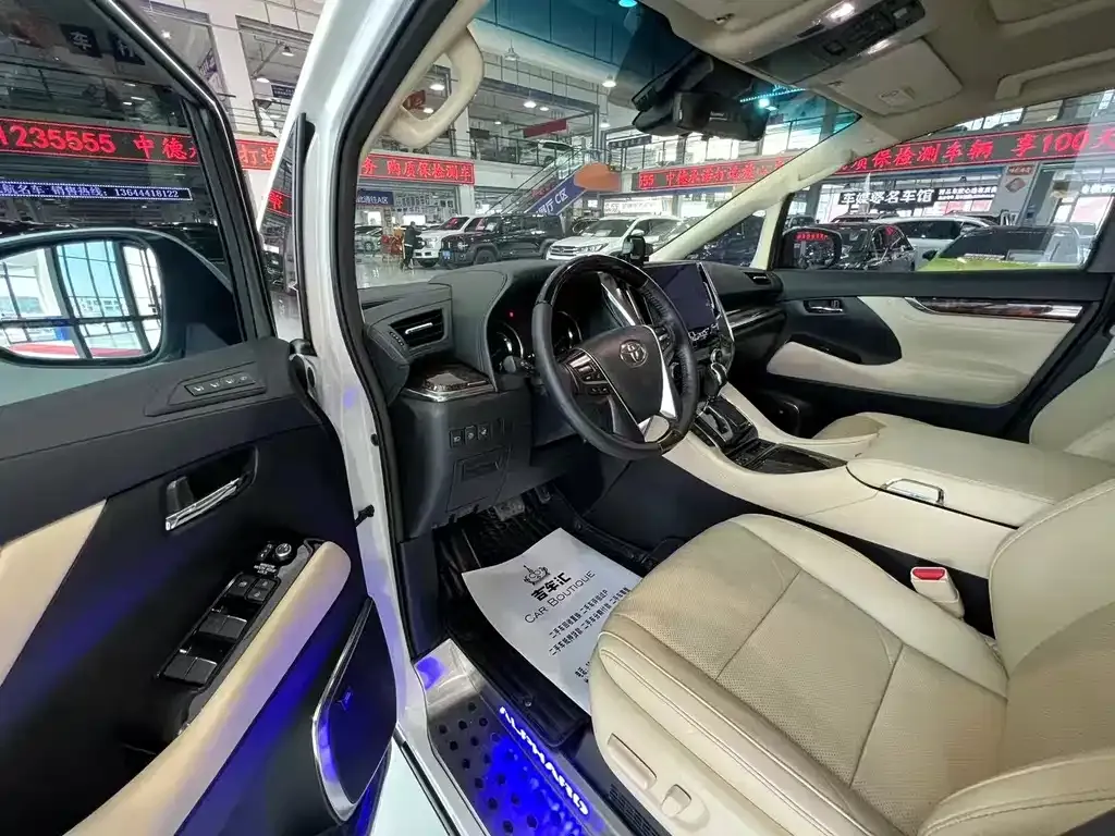 Toyota Alphard — фото 7