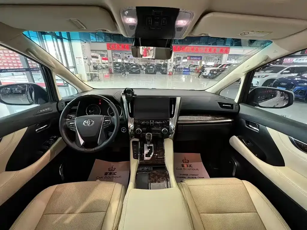 Toyota Alphard — фото 8
