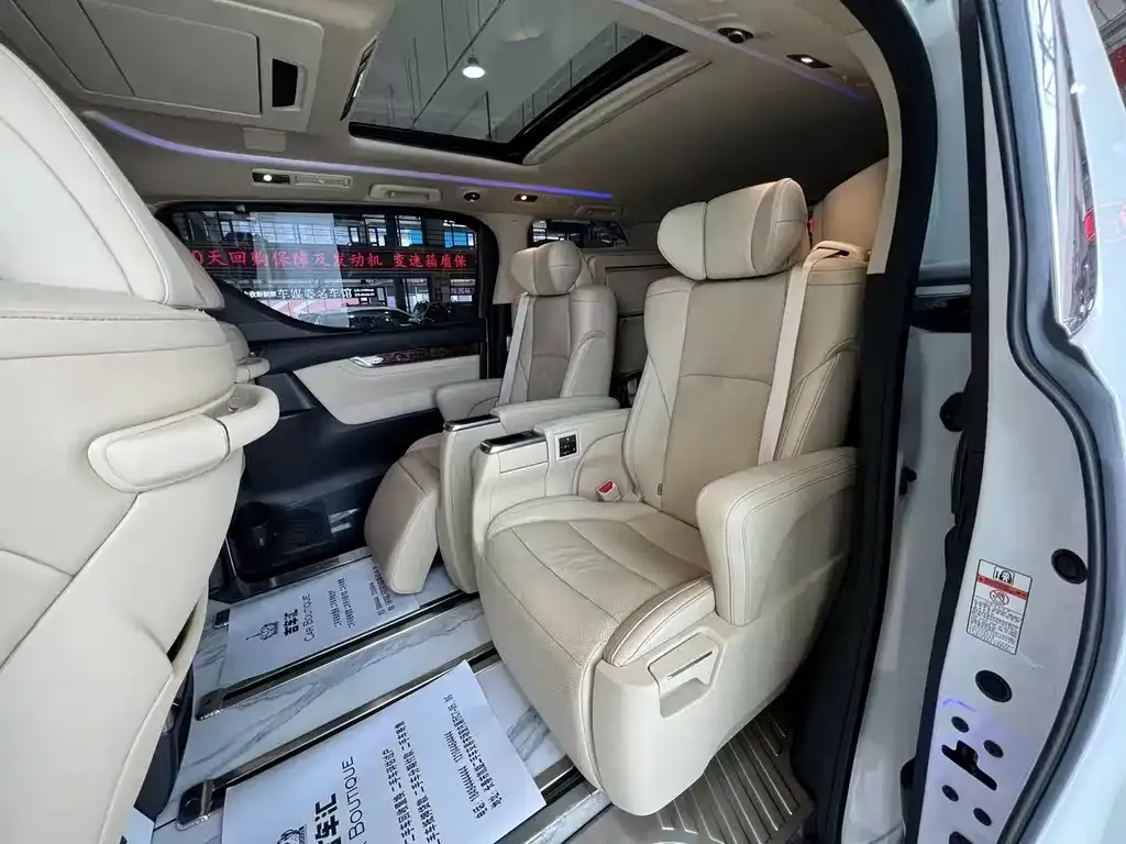 Toyota Alphard — фото 9