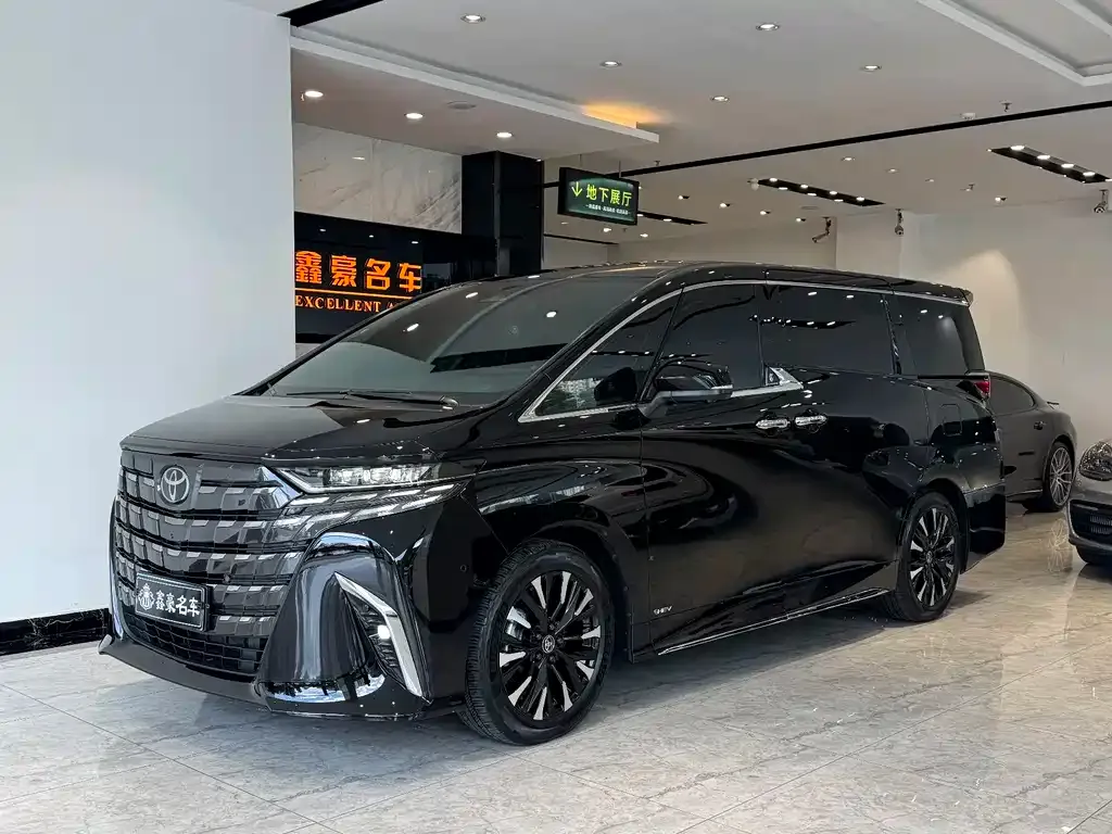 Toyota Alphard — фото 1