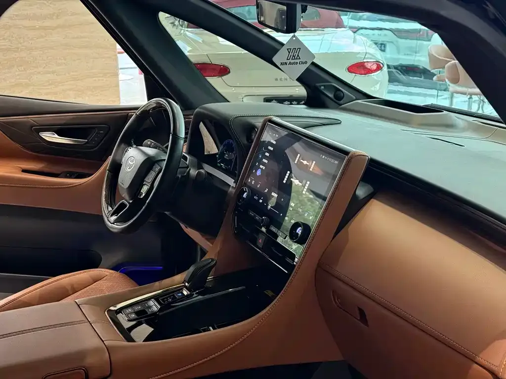 Toyota Alphard — фото 8