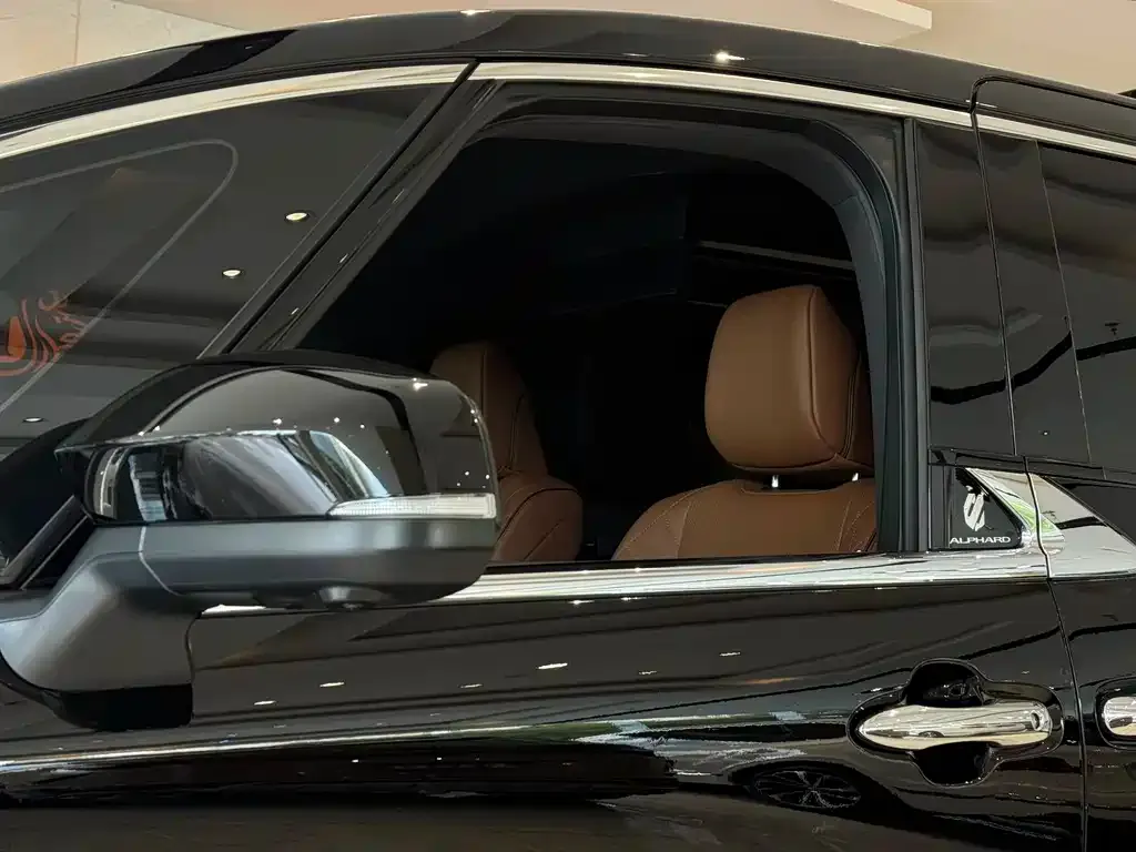 Toyota Alphard — фото 4