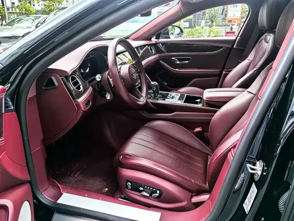 Bentley Flying Spur — фото 3