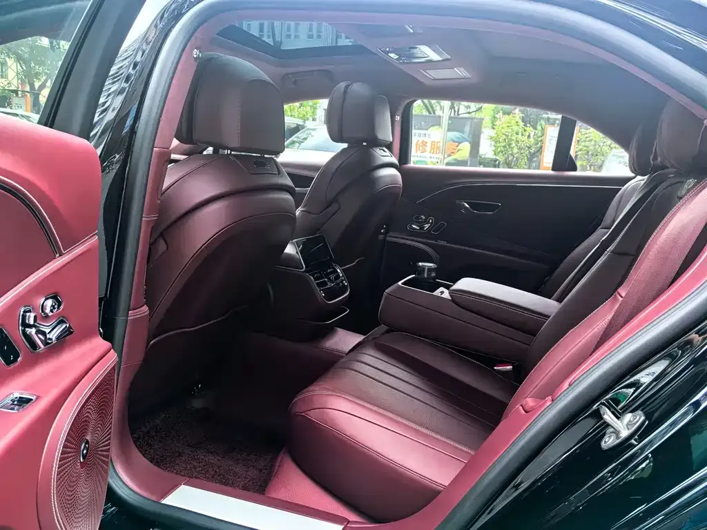 Bentley Flying Spur — фото 2