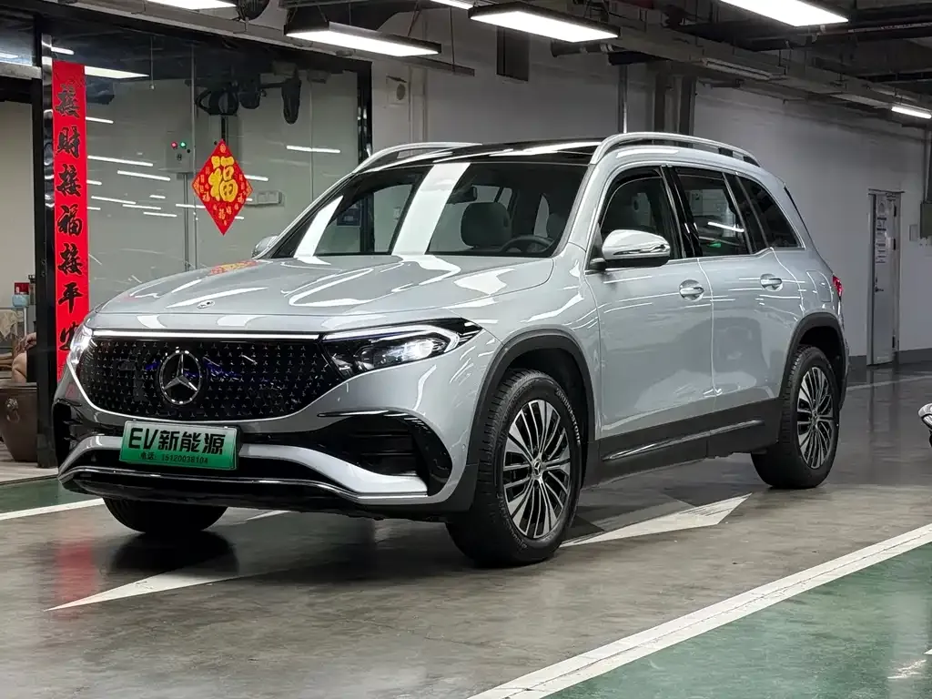 Mercedes-Benz EQB — фото 1