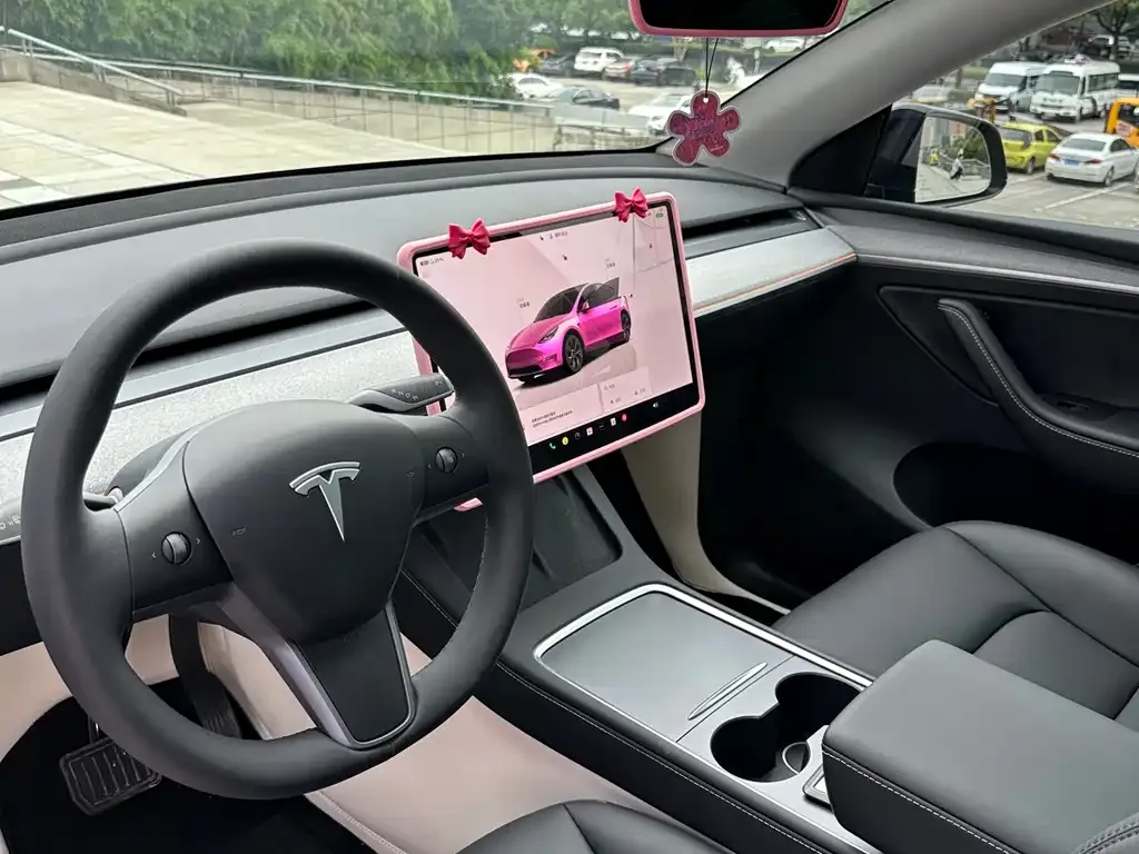 Tesla Model Y — фото 8