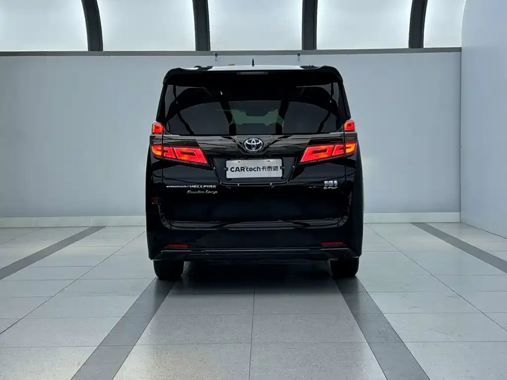 Toyota Vellfire — фото 2