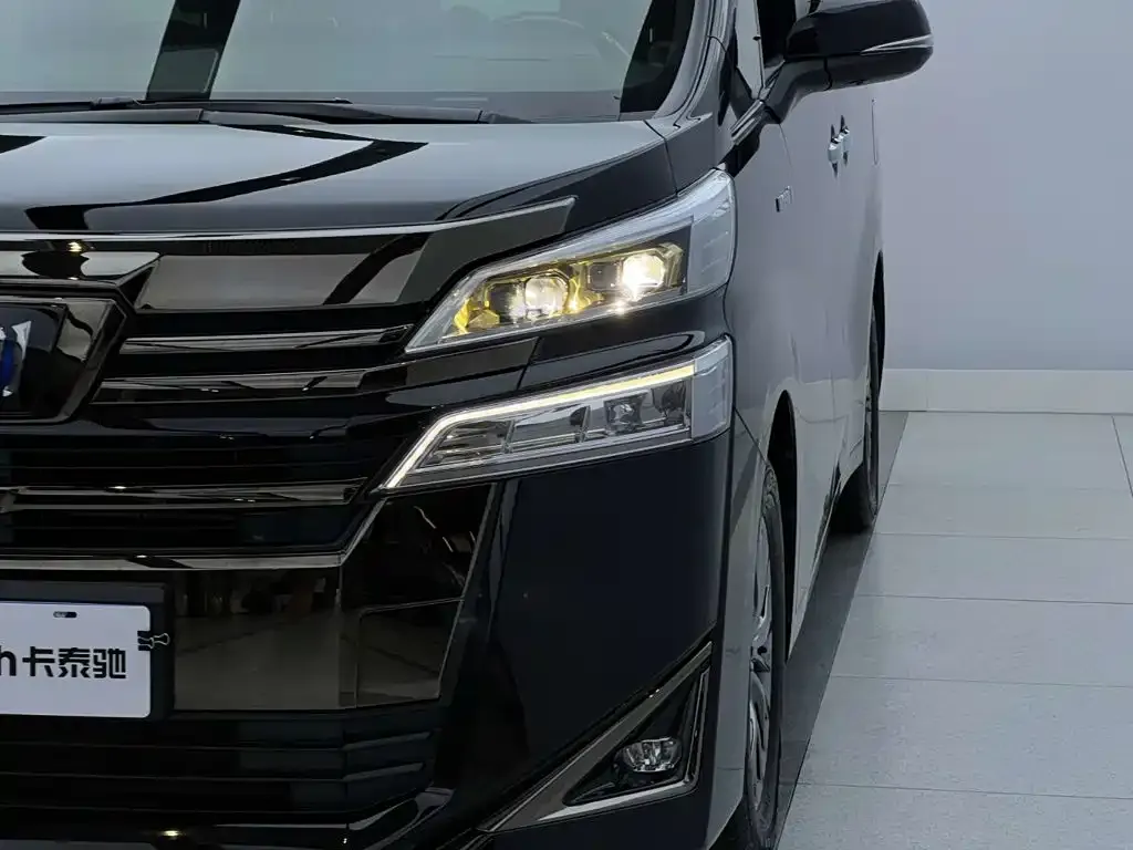 Toyota Vellfire — фото 4