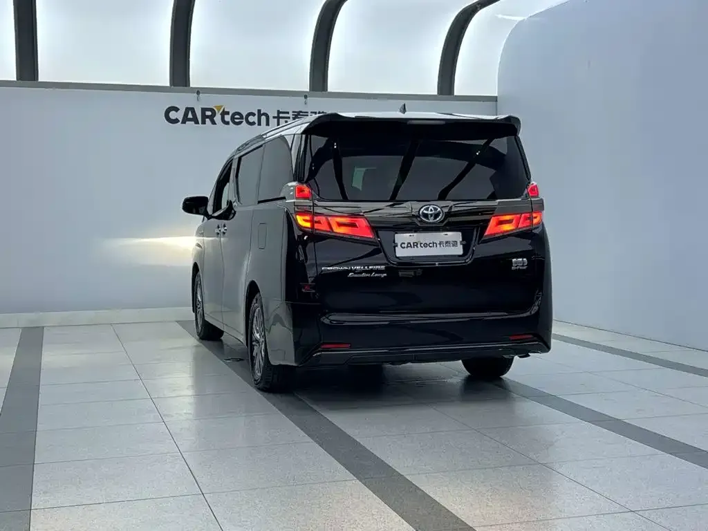 Toyota Vellfire — фото 5