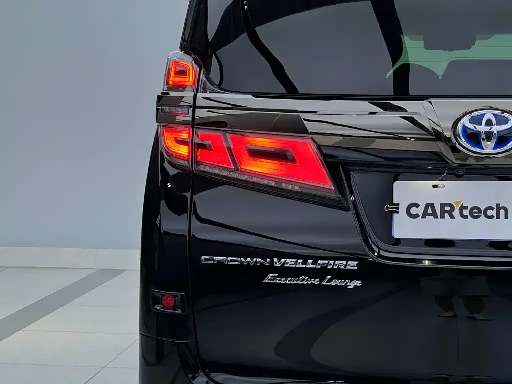 Toyota Vellfire — фото 9