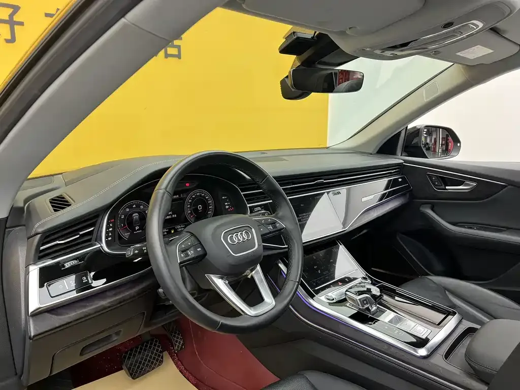 Audi Q8 — фото 6