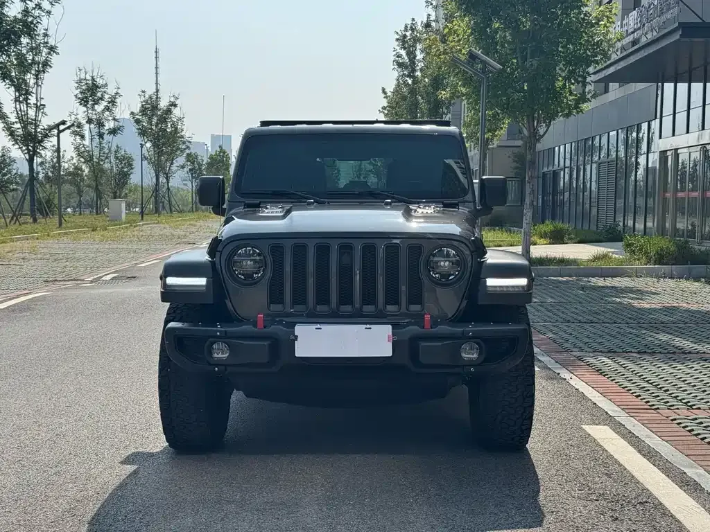Jeep Wrangler — фото 7