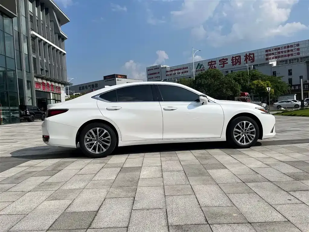 Lexus ES — фото 9