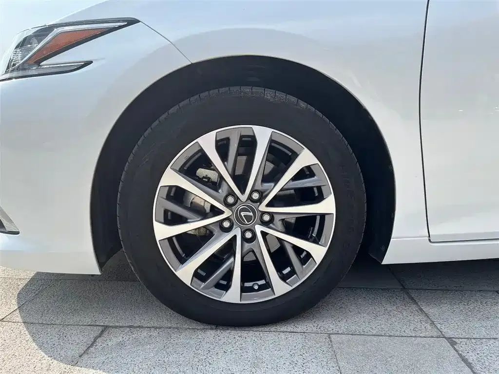 Lexus ES — фото 5