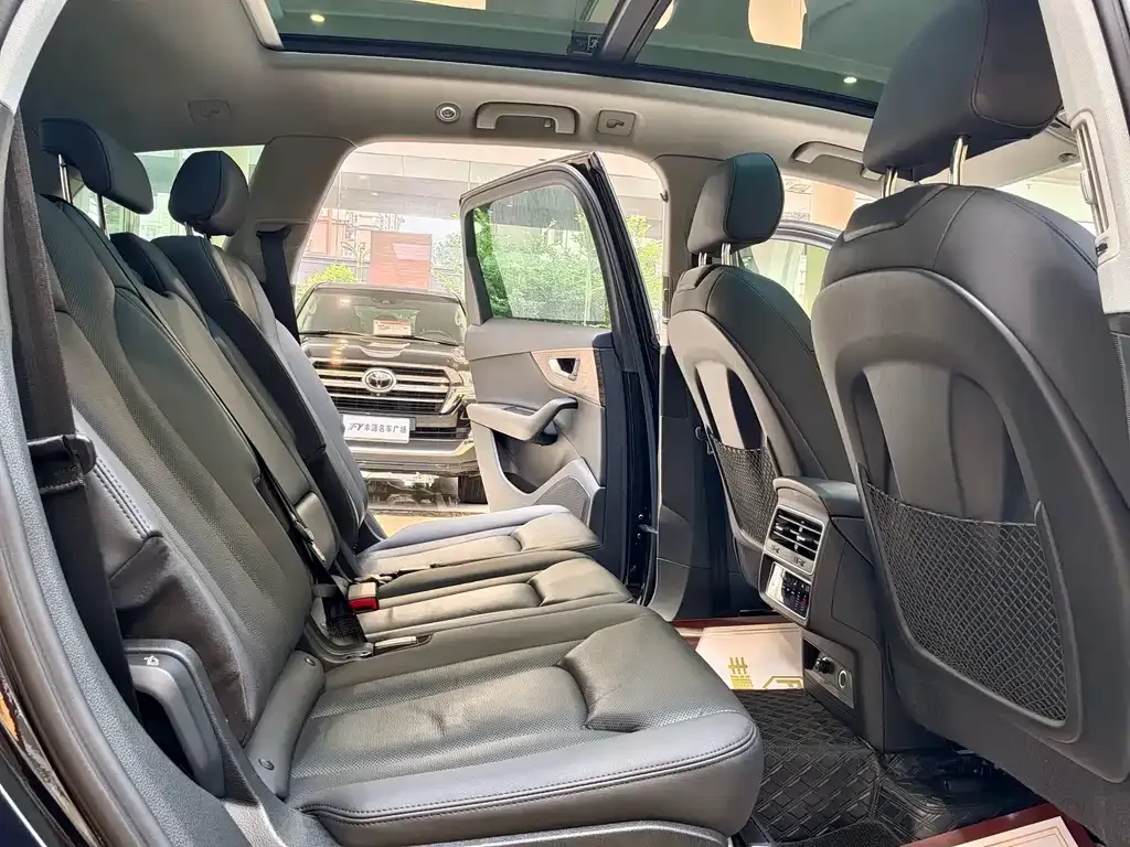 Audi Q7 2021 из CN, фото 3