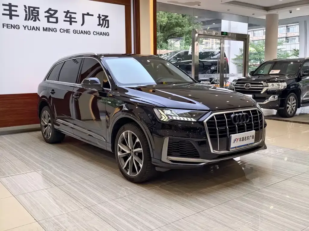 Audi Q7 2021 из CN, фото 7