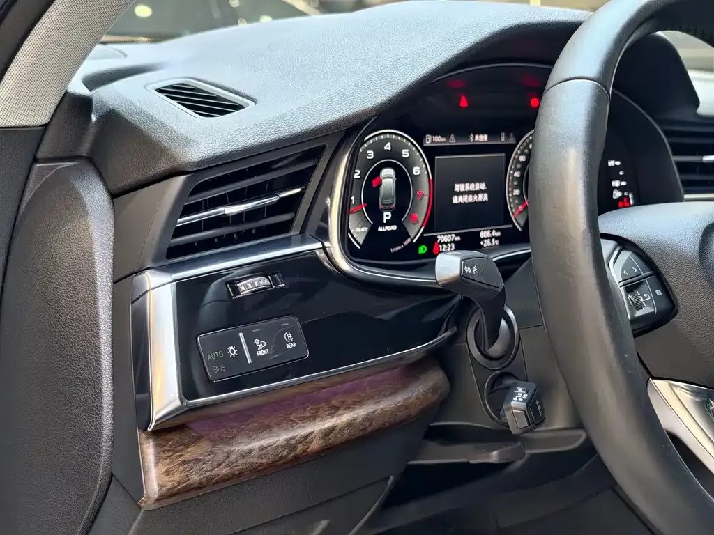 Audi Q7 2021 из CN, фото 2