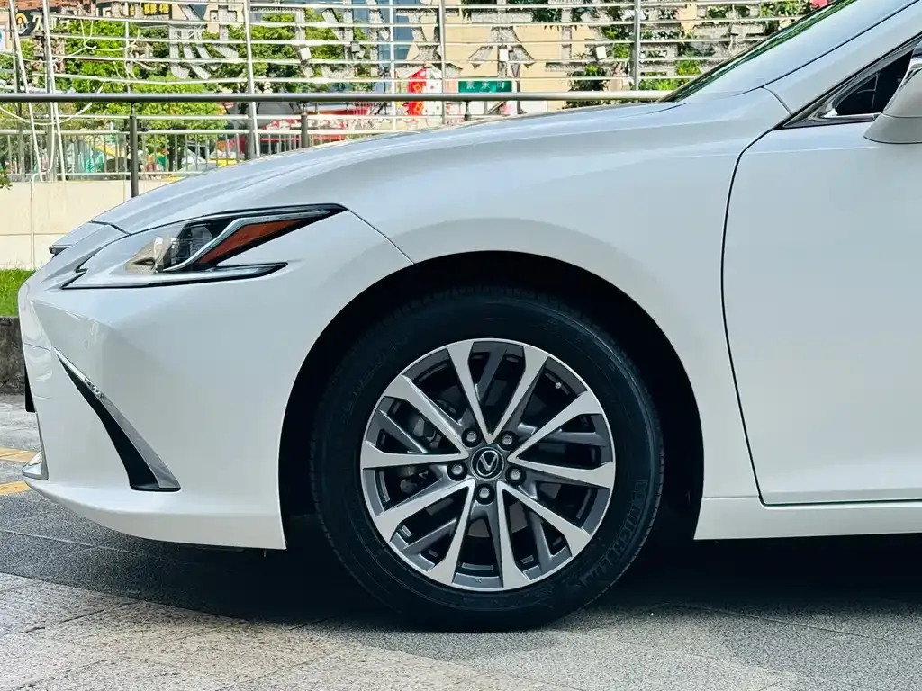 Lexus ES — фото 4