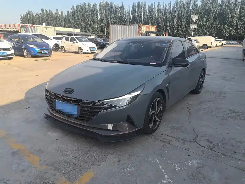 Hyundai Elantra — фото 1