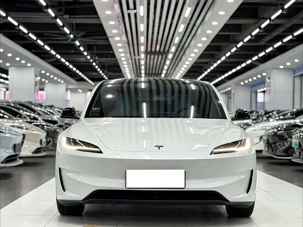 Tesla Model 3 — фото 9