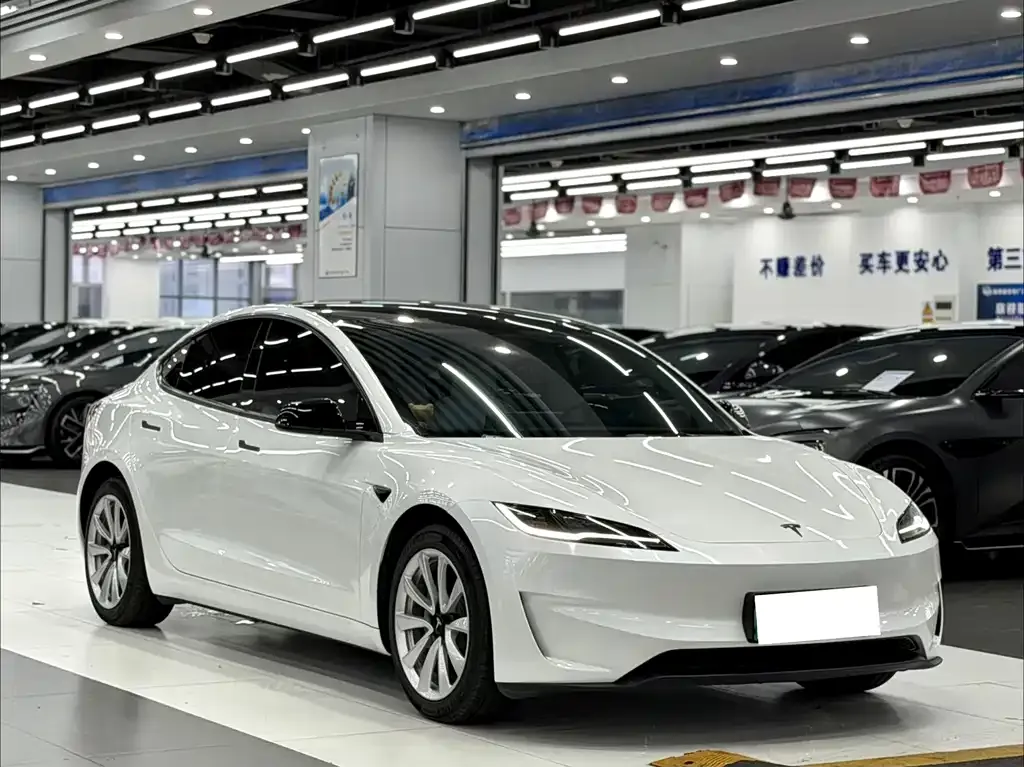 Tesla Model 3 — фото 10