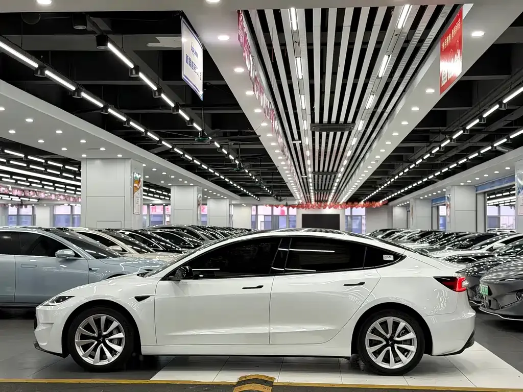 Tesla Model 3 — фото 7
