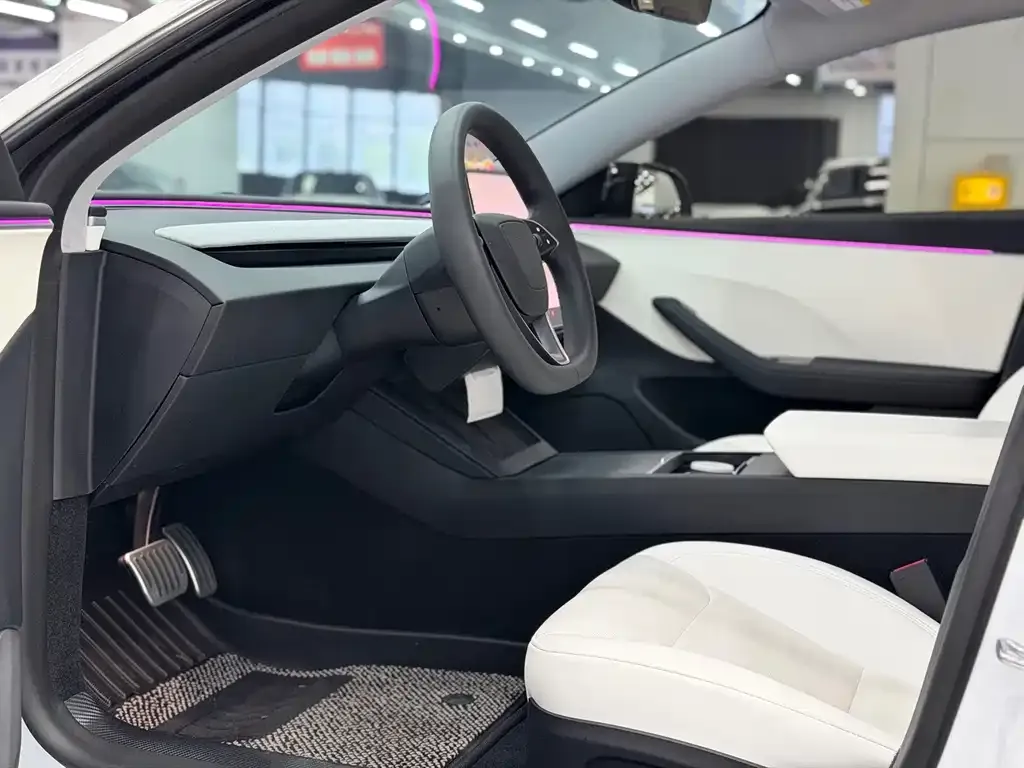 Tesla Model 3 — фото 4