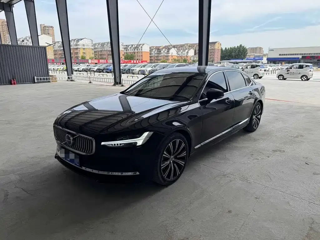 Volvo S90 — фото 1