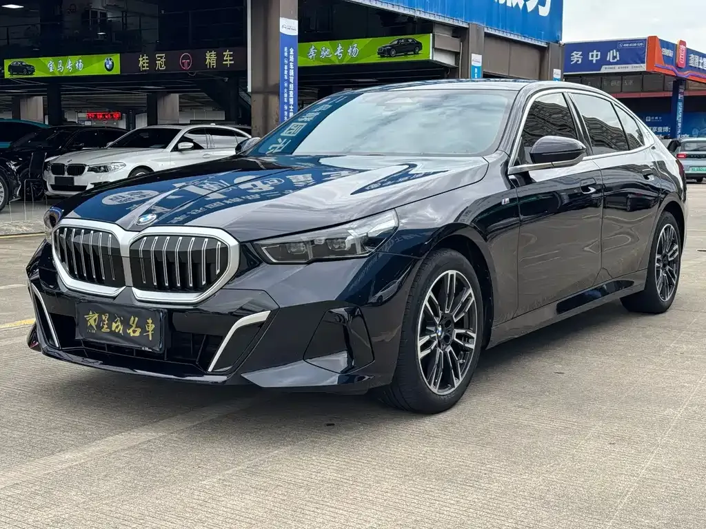 BMW 5 Series — фото 1