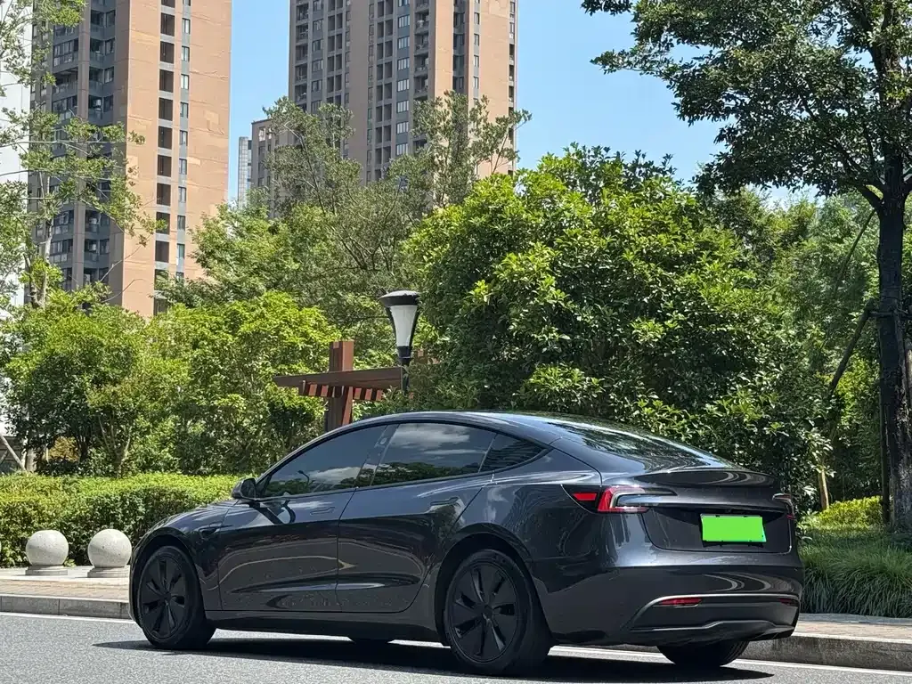 Tesla Model 3 — фото 8