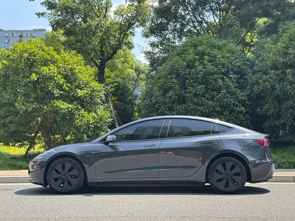 Tesla Model 3 — фото 10