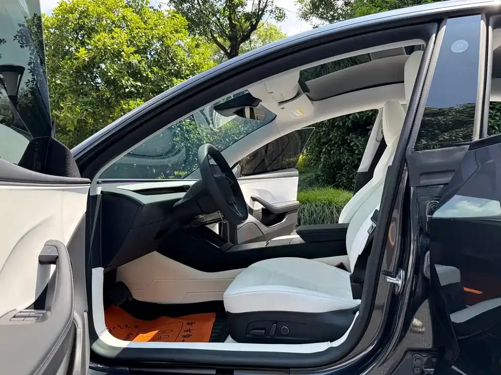 Tesla Model 3 — фото 4