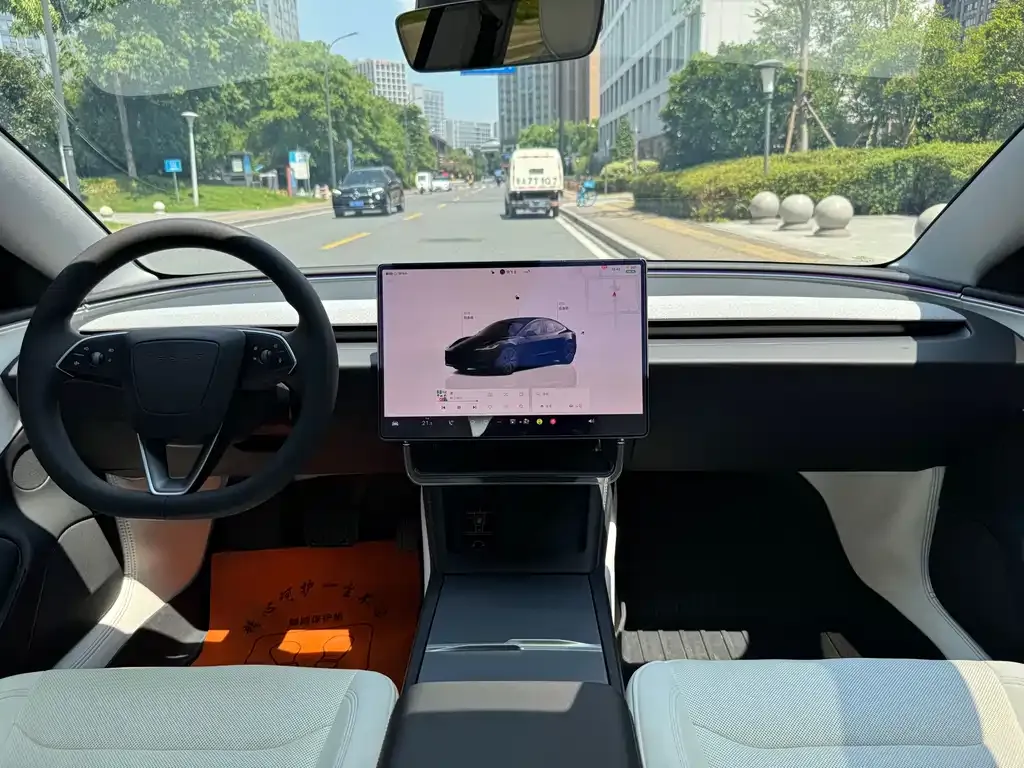 Tesla Model 3 — фото 9