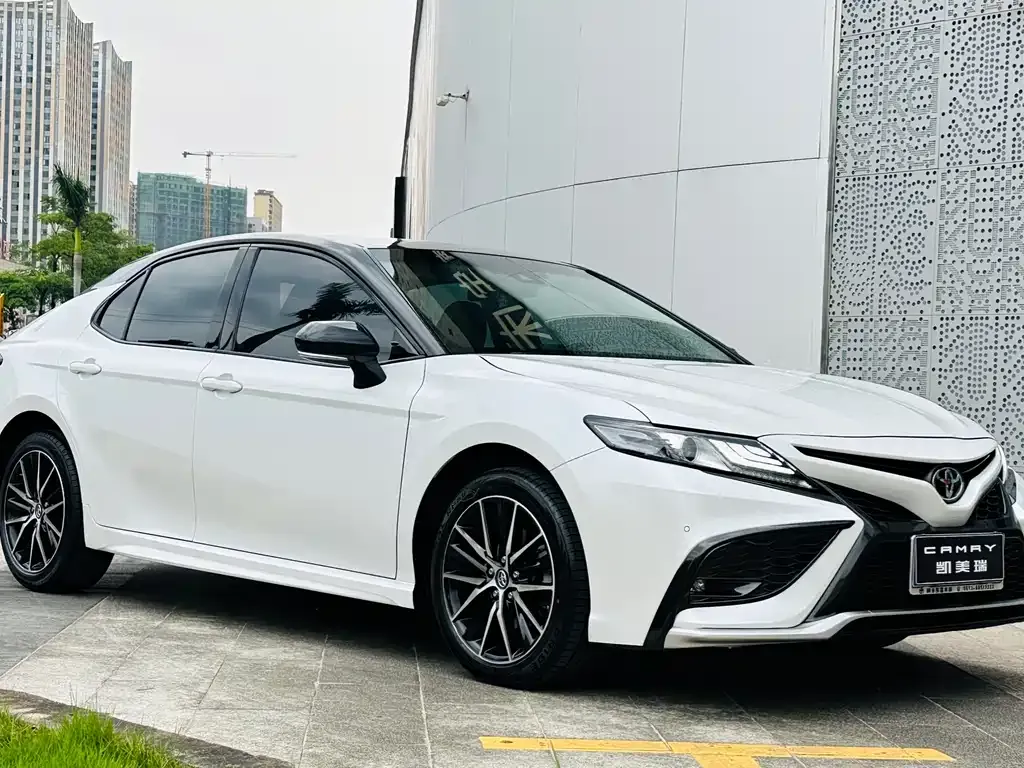 Toyota Camry — фото 8