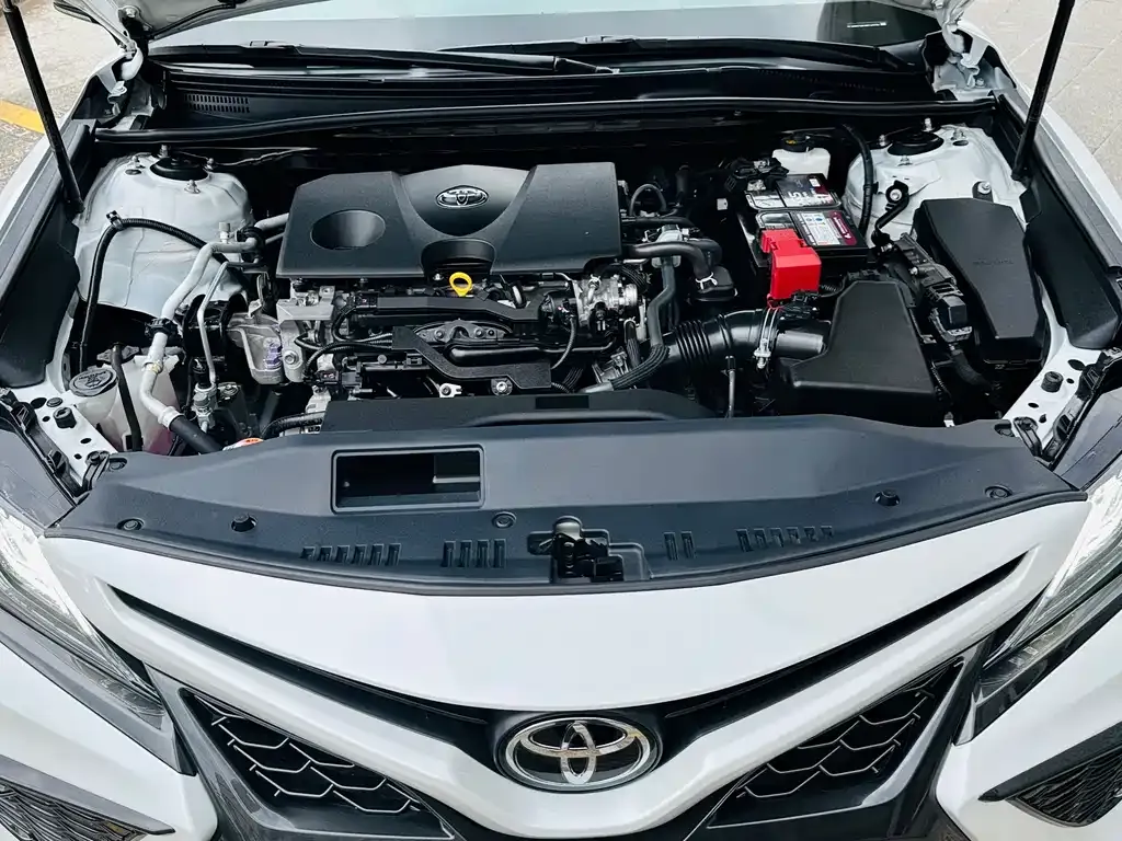 Toyota Camry — фото 7
