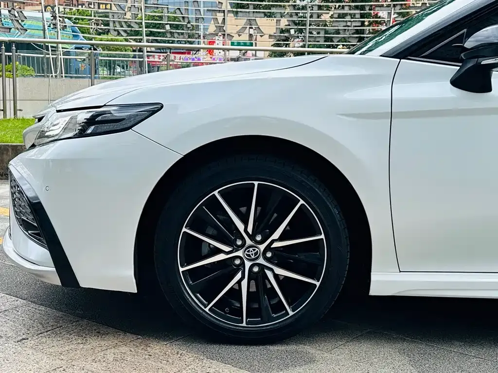 Toyota Camry — фото 4
